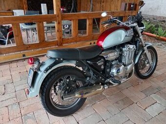Triumph Thunderbird 900