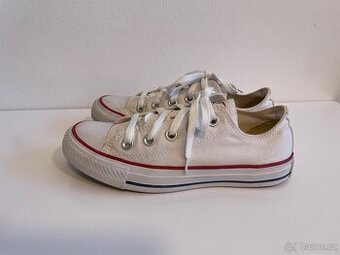 Bile klasicke Converse c.36
