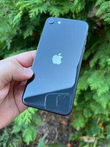 iPhone SE 2020 64Gb…v hezkém stavu…Černý