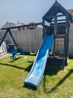 Dětské hřiště proléžečka klouzačka pískoviště houpačka domeč