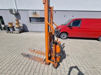 VYSOKOZDVIŽNÝ ELEKTRICKÝ VOZÍK