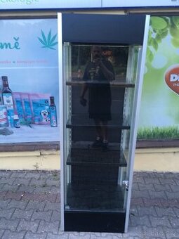 Prosklena vitrina, uzamykací - 1
