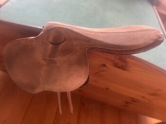 Prodám dostihové, semišové sedlo