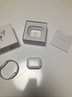 Apple AirPods ( Gen 2 )