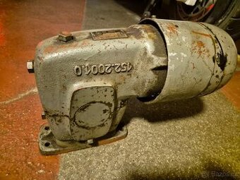 Elektromotor s převodovkou 1:28