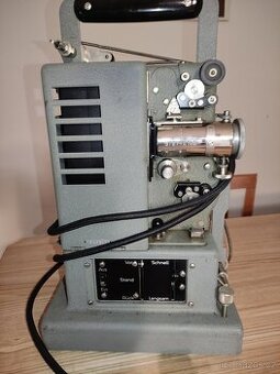 Promítačka s plátnem