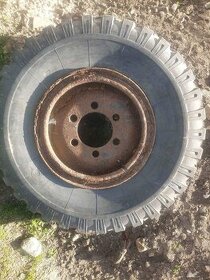 Pneumatika s diskem,pravdepodobne na vozidlo GAZ 63