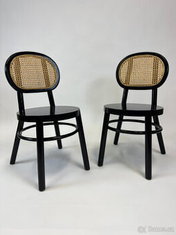 21 kusů zánovních židlí s ratanovým opěradlem -masivní dřevo