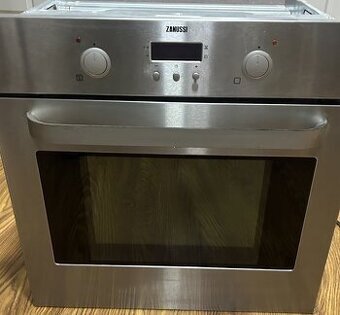 Horkovzdušná trouba zanussi