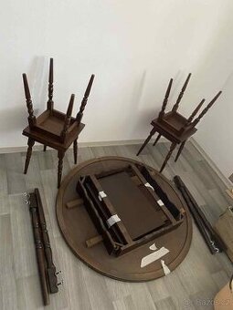 Prodám jídelní stůl i židle