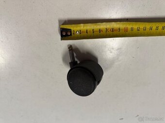 Plastové kolečko pro kancelářské židle