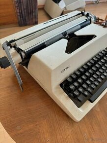 Psací stroj CONSUL model 2226