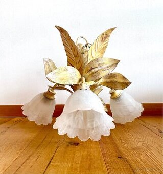 Starý krásný kovaný romantický lustr