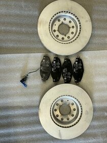 5Q0615301F Sada předních kotoučů brzd + destičky Superb 3