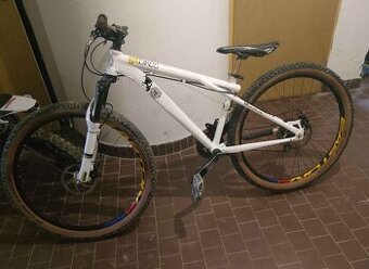 Prodám betelne. Horské DiRT kolo gt chucker 1.0