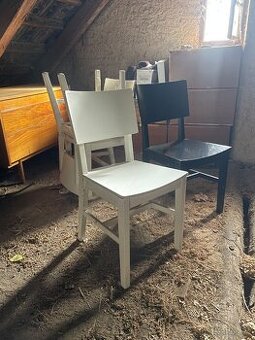 4x židle IKEA (3 bílé, jedna černá)