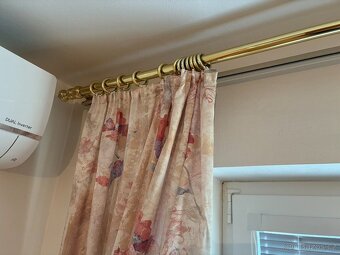 19 metrů garnyží na závěsy a záclony