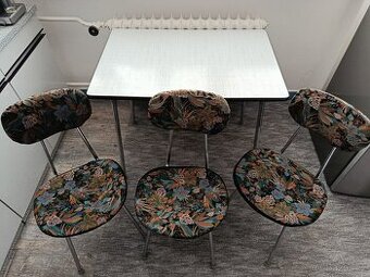 Jídelní stůl + 3 židle