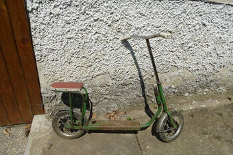 Starodávná retro koloběžka