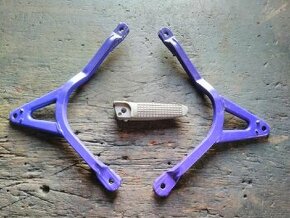 zadní stupačky moto