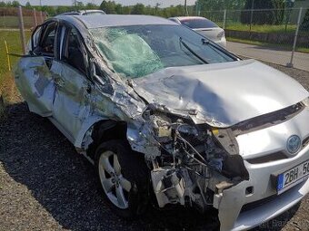 TOYOTA  PRIUS