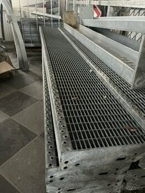 Pozinkované rošty na schody 2200x270x80