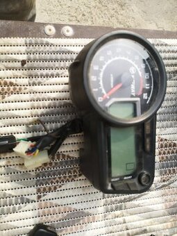 Keeway Rkv 125 na díly, najeto jen 83km.