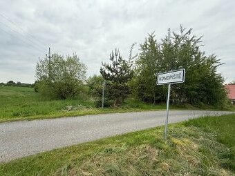 Prodej stavební parcely v obci Lipovice - 1