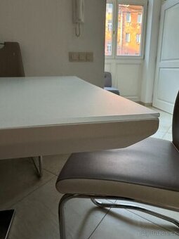 Jidelni stůl a 4 židle