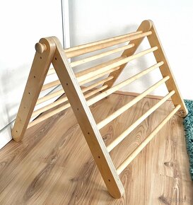 Pikler trojúhelník s nastavitelným sklonem od Elis Design