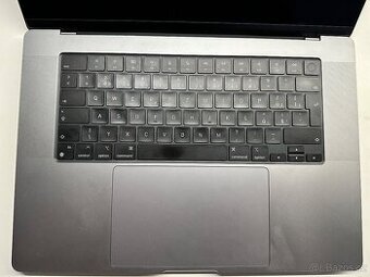 MacBook Pro 16” M1 Pro (2021) s příslušenstvím
