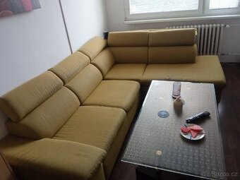 Rozkládací sedačka.