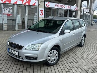 Ford Focus 1.6i, 74kw Ghia výbava