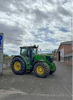 John Deere 6210R