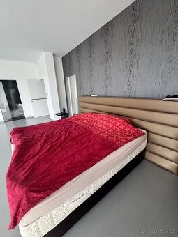 manželska postel