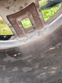 Kola 16X8J + gumy 265/75 R16