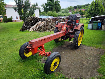 Traktor RS-09, dvouválec, nepojízdný