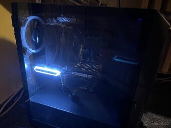 herní PC AlzaPC GameBox Prime + 27” herní monitor AOC
