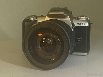 Pentax MZ-50 + objektiv Pentax SMC FA 28–200mm f/3,8–5,6