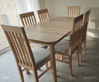 Prodám komplet stůl a židle.