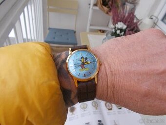 krasne darkove zlacene hodinky prim Mickey Mouse funkcni