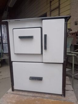 Starší sporák retro sporák