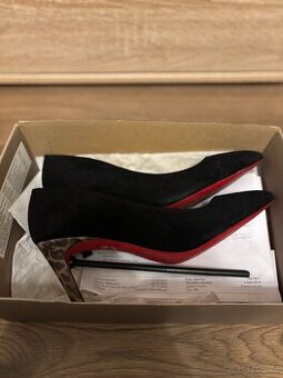 Elegantní černé lodičky na podpatku –vel. 39