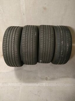 Sada 245/45R20w