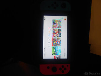 Nintendo Switch + 6 her a různé příslušenství