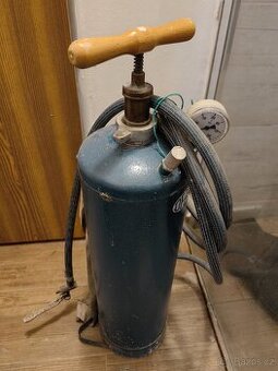 Tlakova lahev na postrik