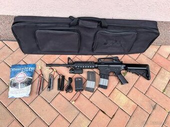 M4A1 RIS plast airsoft