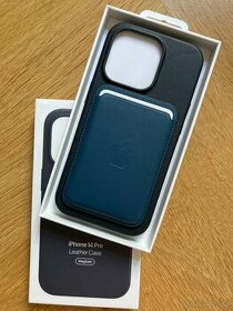 Apple kožená peněženkua s MagSafe baltsky modrá