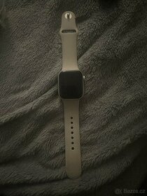 Apple watch S9 hvězdně bílé