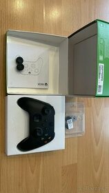 Xbox Wireless Controller Carbon Black + Baterie kit XBox